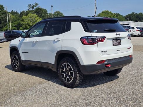 Used 2025 Jeep Compass Trailhawk AWD/4WD image 13