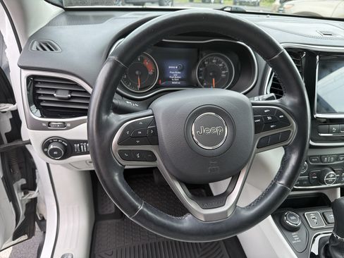 Used 2020 Jeep Cherokee Limited AWD/4WD image 17