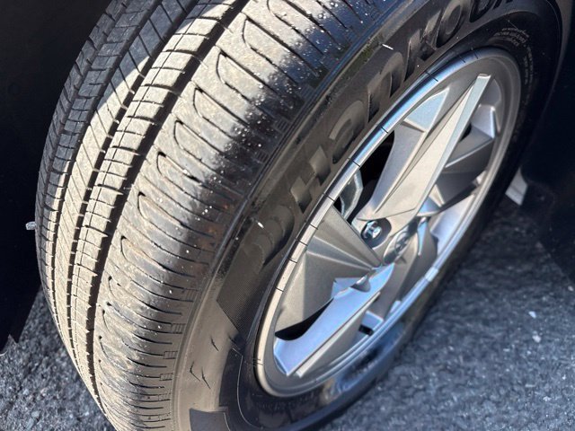 Used 2026 Hyundai Elantra SE FWD image 6