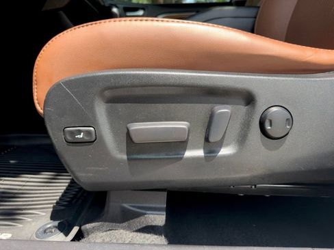 Used 2018 Toyota Highlander Limited Platinum AWD/4WD image 25