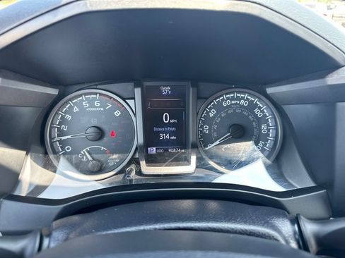 Used 2017 Toyota Tacoma TRD Off-Road w/ Premium & Technology Package AWD/4WD image 2