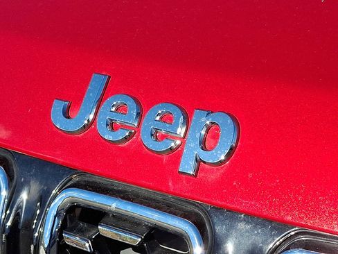 Used 2025 Jeep Compass Limited image 29