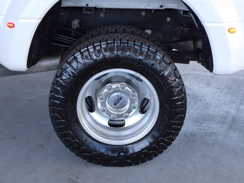 Used 2017 Ford F350 Lariat w/ Lariat Ultimate Package image 5