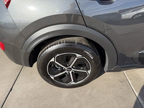 Used 2024 Kia Niro EX image 15