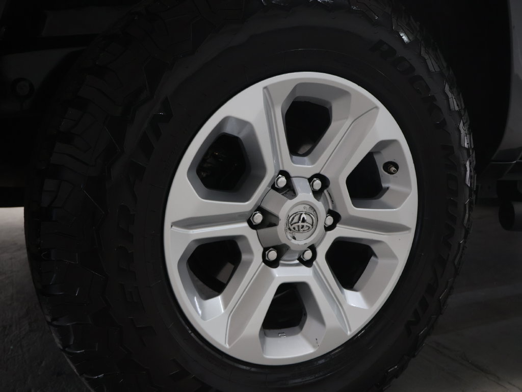 Used 2021 Toyota 4Runner SR5 Premium w/ Moonroof Package RWD image 31