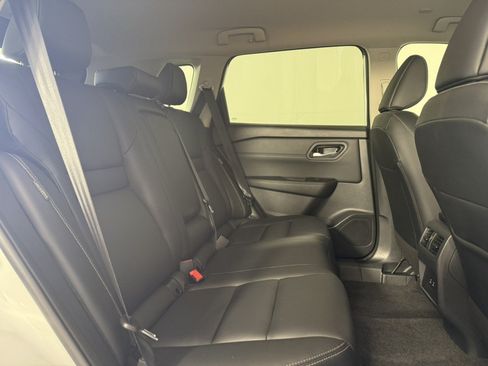 Used 2026 Nissan Rogue SL FWD image 13