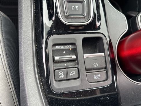Used 2023 Honda Pilot Touring image 18
