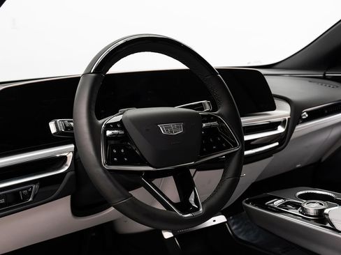 Used 2025 Cadillac Lyriq Luxury image 14