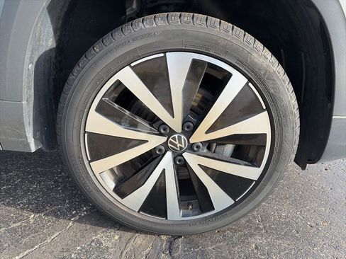 Used 2024 Volkswagen Taos SE FWD image 5