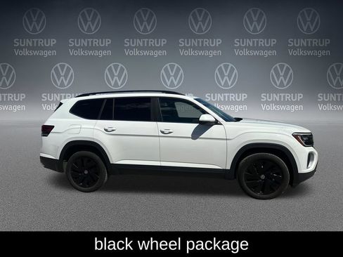 Used 2025 Volkswagen Atlas SE w/ Panoramic Sunroof Package FWD image 8