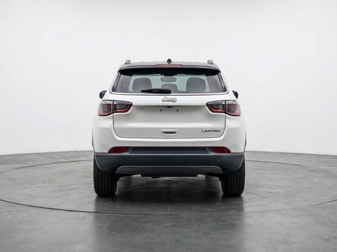 Used 2025 Jeep Compass Limited image 7