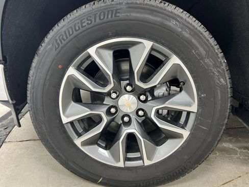 Used 2022 Chevrolet Silverado 1500 LT AWD/4WD image 23