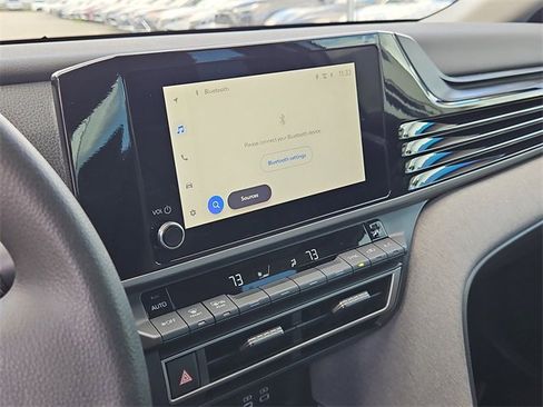 Used 2025 Toyota Camry SE image 13