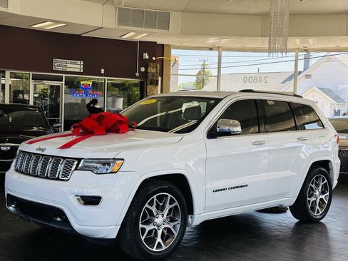 Used 2020 Jeep Grand Cherokee Overland AWD/4WD image 15