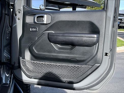 Used 2020 Jeep Wrangler Rubicon AWD/4WD image 40