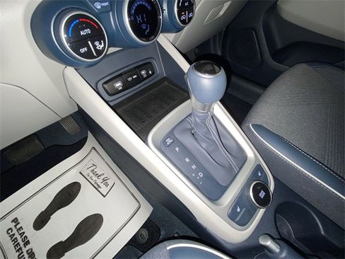 Used 2025 Hyundai Venue Limited image 20