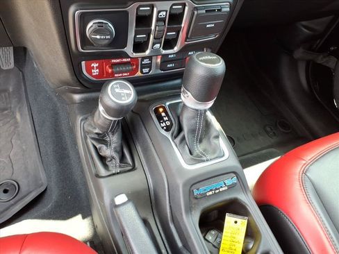 Used 2024 Jeep Gladiator Rubicon w/ Technology Group AWD/4WD image 22