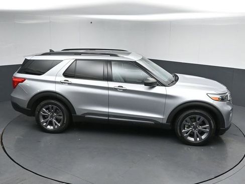 Certified 2021 Ford Explorer XLT w/ Equipment Group 202A AWD/4WD image 46