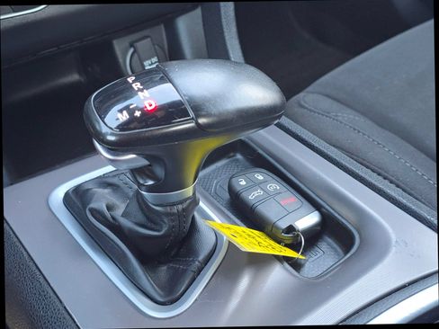 Used 2023 Dodge Charger SXT RWD image 28