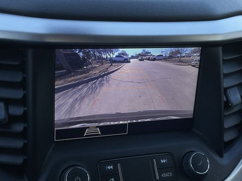 Used 2023 GMC Acadia SLE w/ Driver Convenience Package image 19