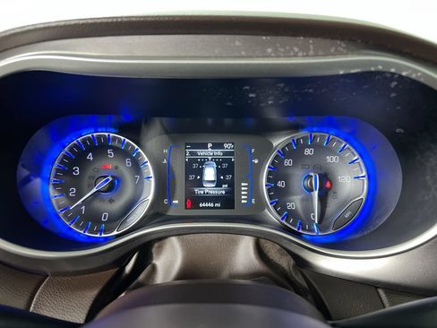 Used 2018 Chrysler Pacifica Touring Plus FWD image 19