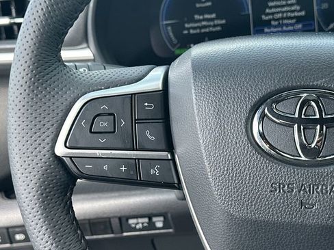 Used 2025 Toyota Sienna Limited FWD image 10