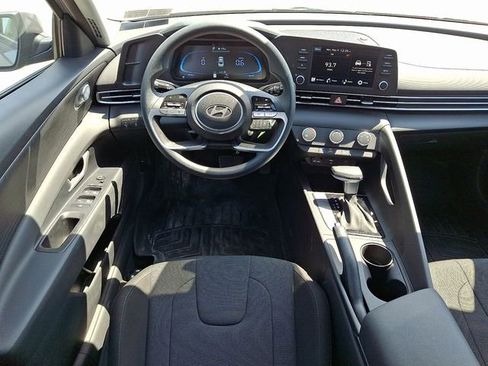 Certified 2026 Hyundai Elantra SE FWD image 10