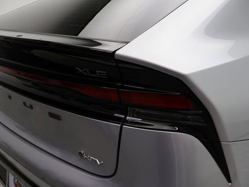 Used 2024 Toyota Prius XLE image 9