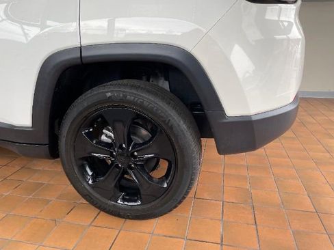 Used 2021 Jeep Compass Latitude image 24