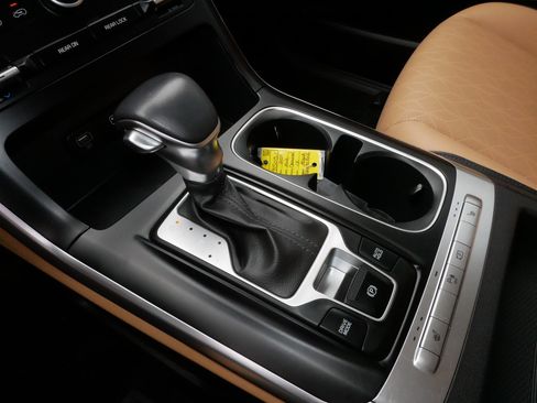 Used 2024 Kia Carnival LX image 24