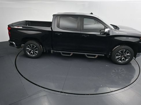 Used 2022 Chevrolet Silverado 1500 LT AWD/4WD image 31