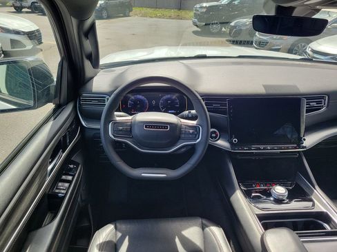 Used 2024 Jeep Wagoneer Series II w/ Flexible Seating Group AWD/4WD image 12