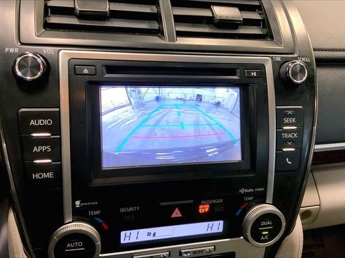 Used 2014 Toyota Camry XLE w/ Leather Package image 30