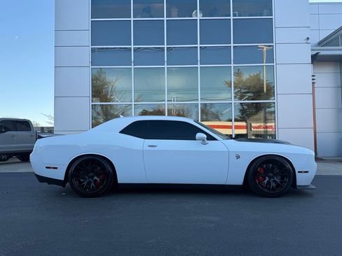 Used 2016 Dodge Challenger SRT Hellcat image 5