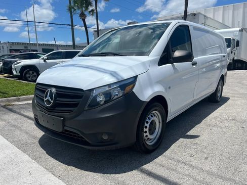 Used 2022 Mercedes-Benz Metris image 2