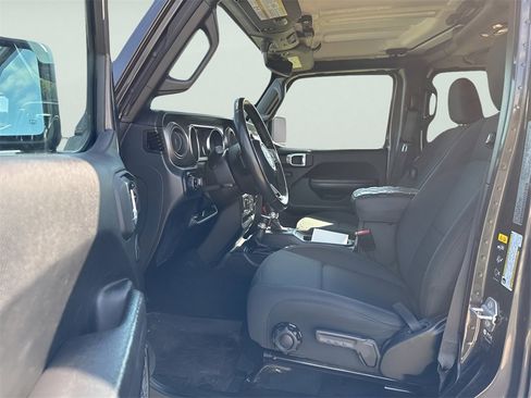 Used 2022 Jeep Gladiator Willys image 17
