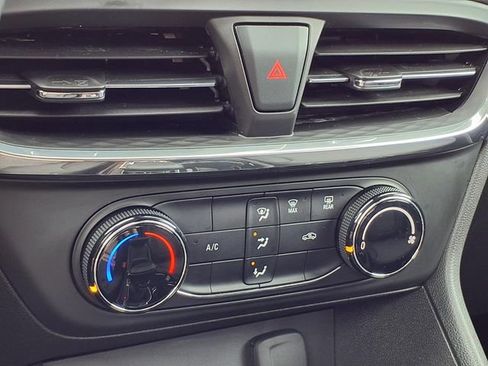 Used 2025 Buick Encore GX Preferred image 10