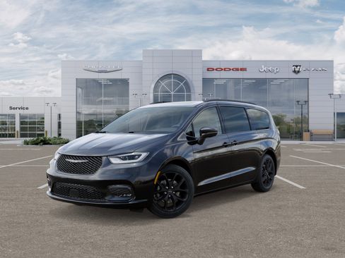 New 2026 Chrysler Pacifica Limited image 2