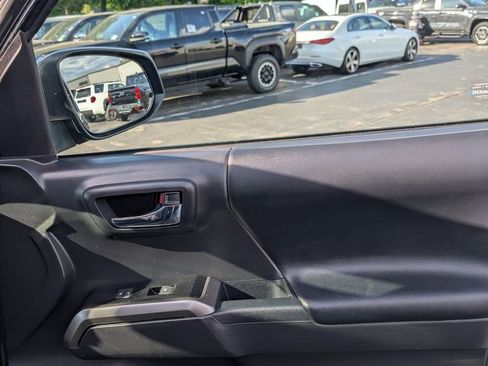 Certified 2022 Toyota Tacoma Limited AWD/4WD image 18