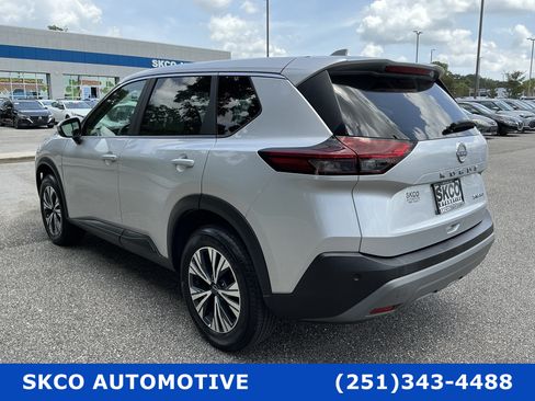 Used 2023 Nissan Rogue SV AWD/4WD image 3
