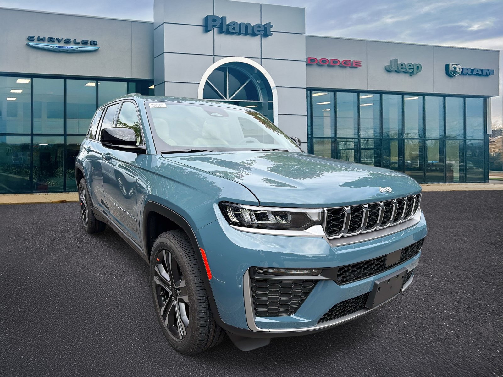 New 2027 Jeep Grand Cherokee Limited AWD/4WD image 1