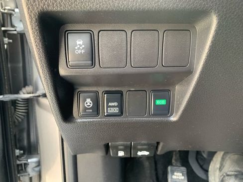 Used 2018 Nissan Rogue Sport SL AWD/4WD image 23