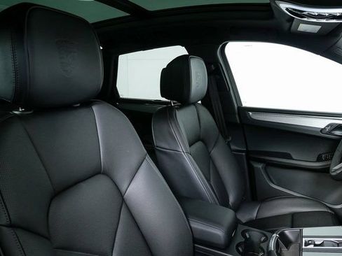 Certified 2026 Porsche Macan AWD/4WD image 23