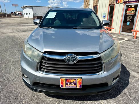 Used 2015 Toyota Highlander Limited Platinum FWD image 8