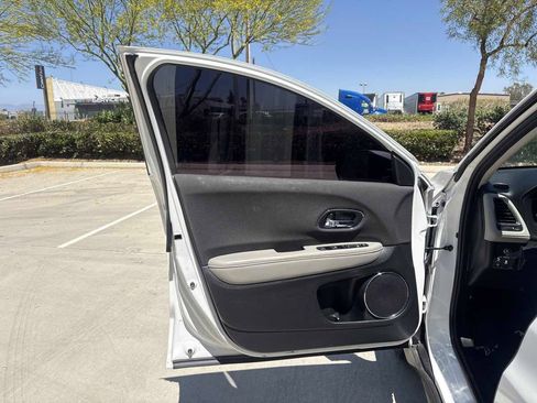 Used 2019 Honda HR-V EX image 19