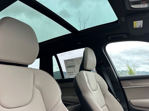 New 2026 Volvo XC90 B6 Plus w/ Protection Package Premier image 17