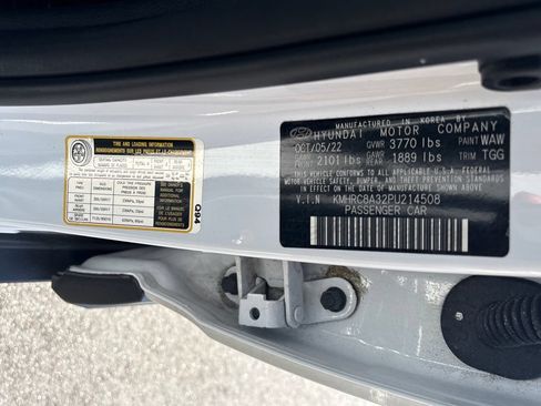Used 2023 Hyundai Venue SEL FWD image 23