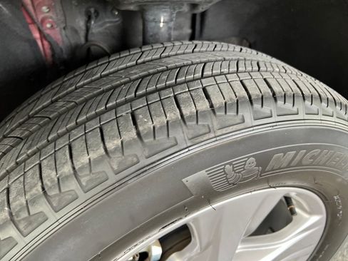 Used 2025 Toyota RAV4 XLE AWD/4WD image 28