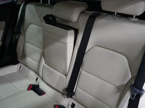 Used 2017 Mercedes-Benz GLA 250 image 16