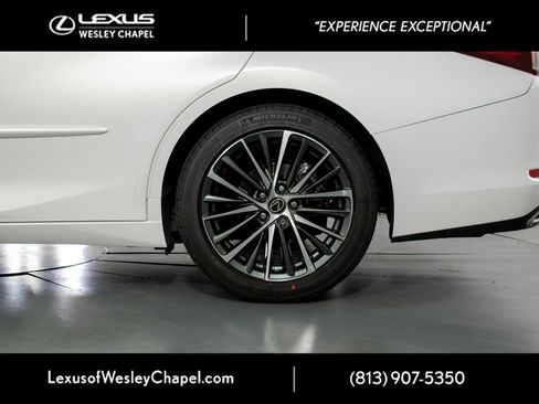 Used 2024 Lexus ES 350 w/ Premium Package image 11
